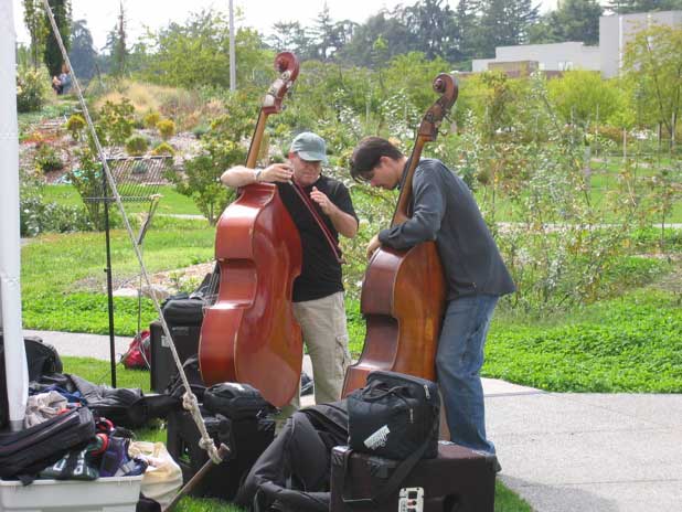 basses backstage GW