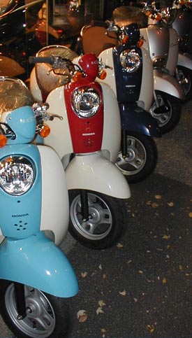 honda-vespas-sm.jpg